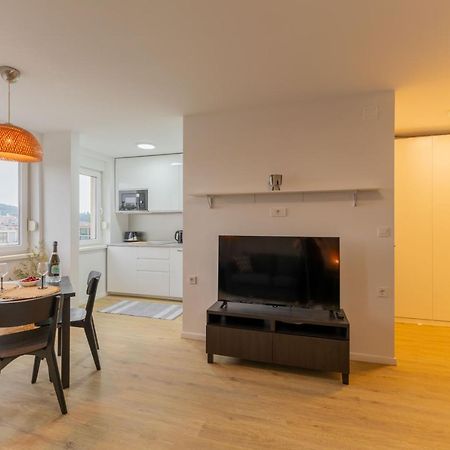 Elegant Tour As Studio Gilly With Open Views And A Balcony In The Center Любляна Экстерьер фото