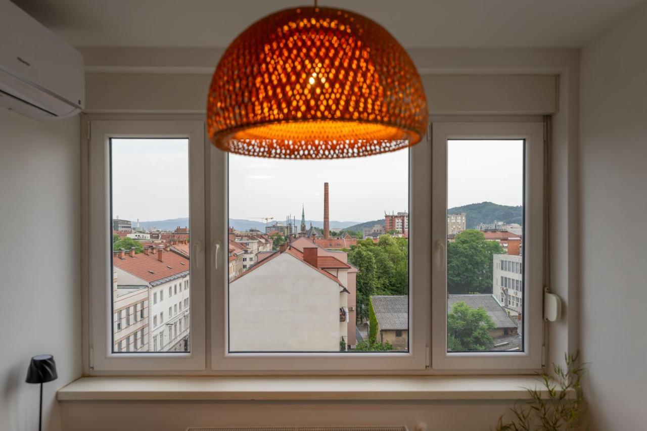 Elegant Tour As Studio Gilly With Open Views And A Balcony In The Center Любляна Экстерьер фото