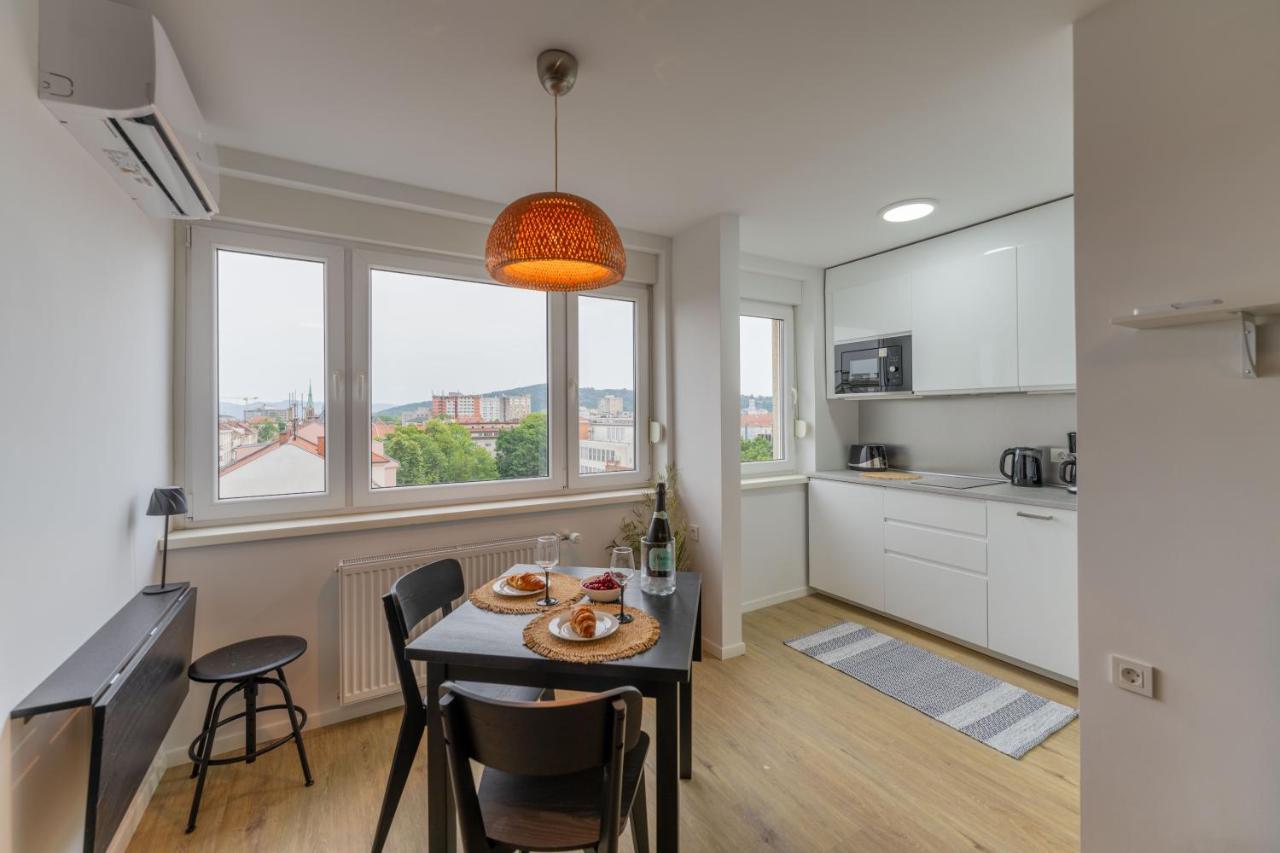 Elegant Tour As Studio Gilly With Open Views And A Balcony In The Center Любляна Экстерьер фото